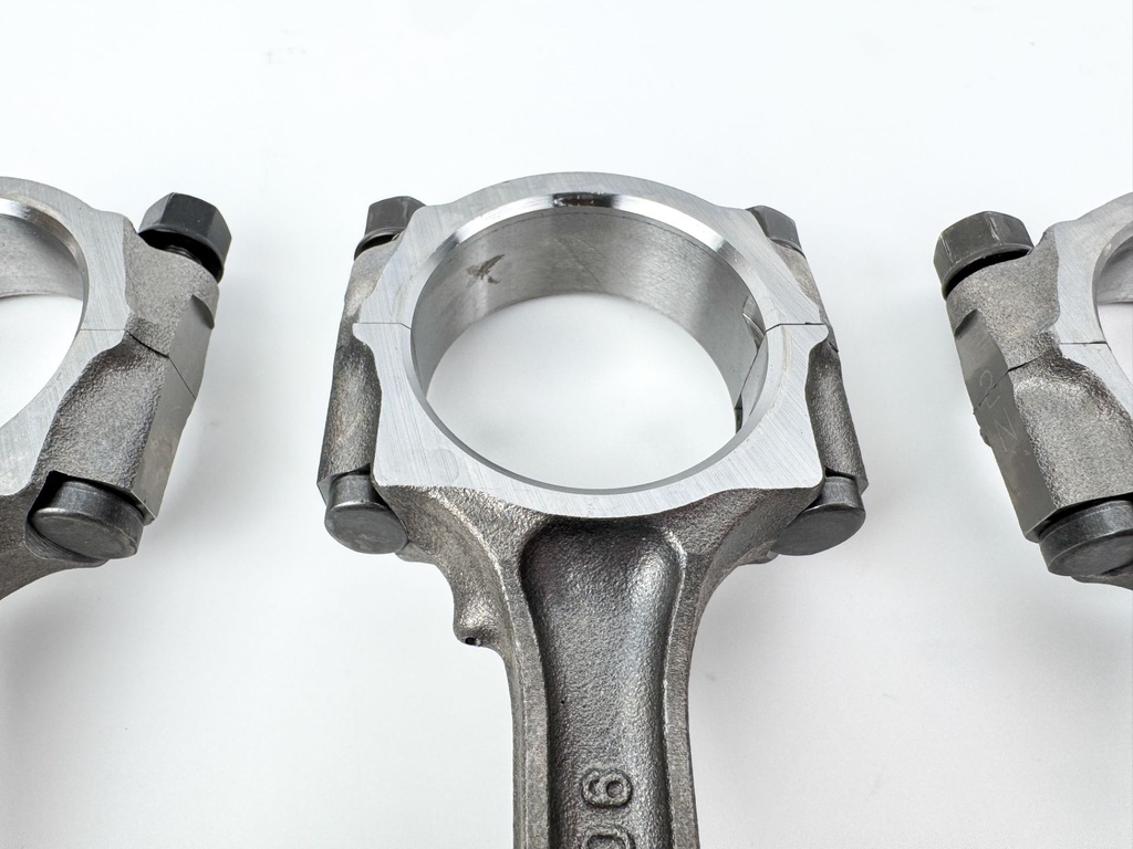 2005 Suzuki 140 HP 4 Stroke Outboard Piston & Connecting Rod Set 12111-92J00 OEM