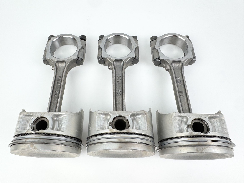 2005 Suzuki 140 HP 4 Stroke Outboard Piston & Connecting Rod Set 12111-92J00 OEM