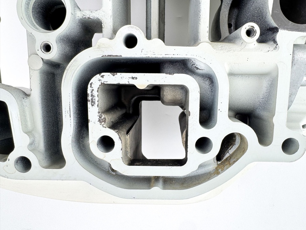 2005 Suzuki Johnson 140 HP 4 Stroke Outboard Engine Holder 51110-90822-0EP OEM