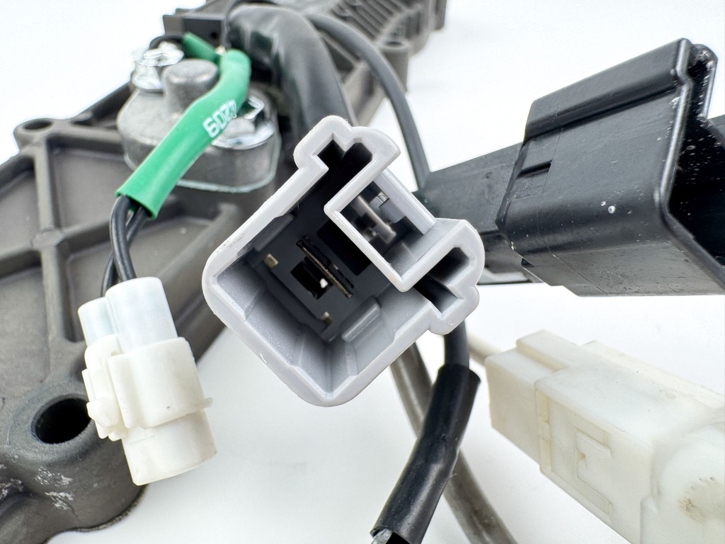 2005 Suzuki 140 HP 4 Stroke Outboard Rectifier & Regulator 32800-90J20 OEM