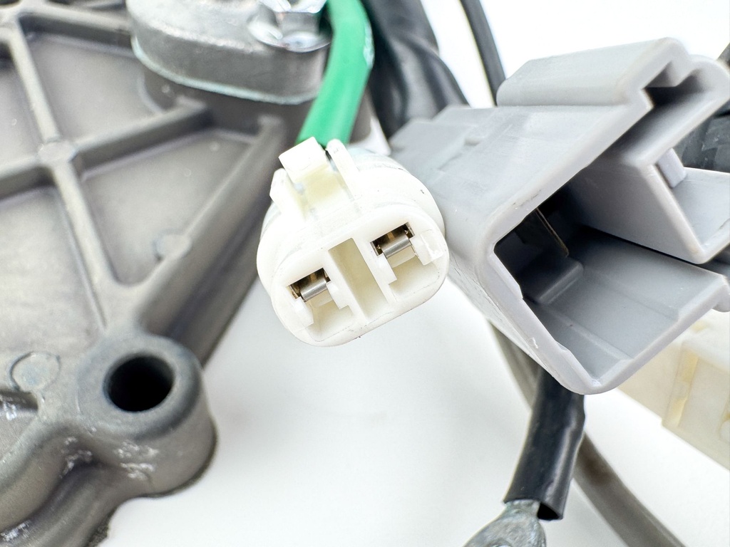 2005 Suzuki 140 HP 4 Stroke Outboard Rectifier & Regulator 32800-90J20 OEM