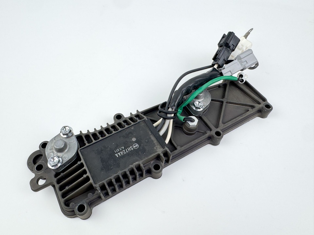 2005 Suzuki 140 HP 4 Stroke Outboard Rectifier & Regulator 32800-90J20 OEM