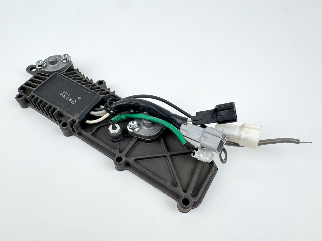 2005 Suzuki 140 HP 4 Stroke Outboard Rectifier & Regulator 32800-90J20 OEM