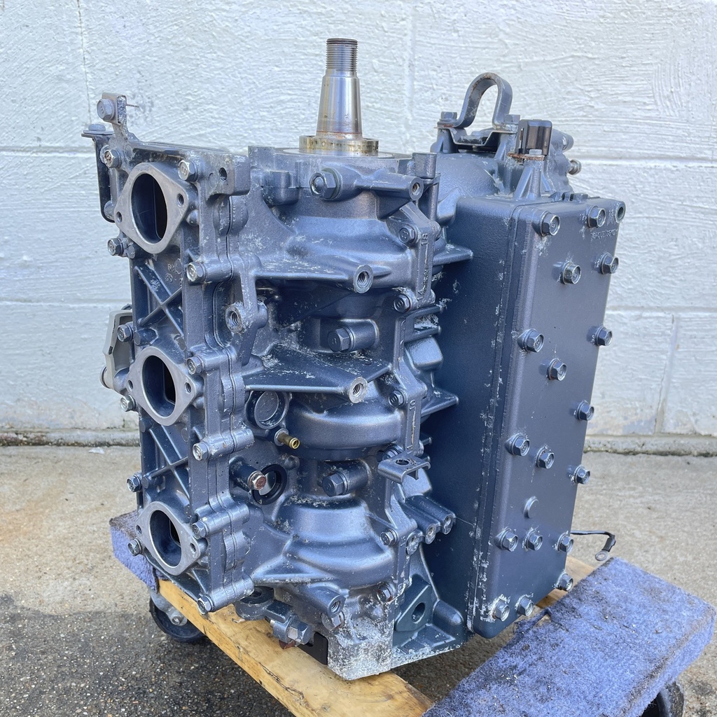 2003 Yamaha 90HP 2 Stroke Powerhead Crankcase No Oil Injection 6H1-15100-02-94 - Broken Studs