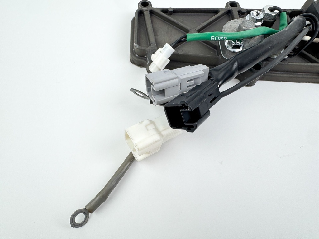 2005 Suzuki 140 HP 4 Stroke Outboard Rectifier & Regulator 32800-90J20 OEM