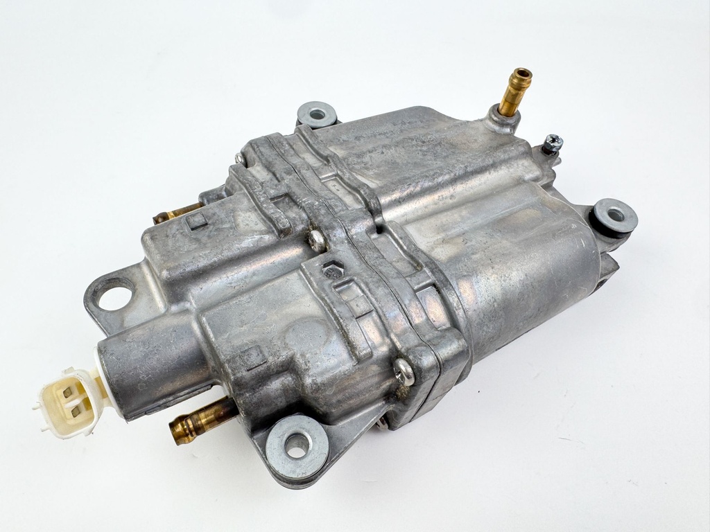 2005 Johnson 140 HP 4 Stroke Outboard Vapor Separator Tank VST 15600-90J01 OEM