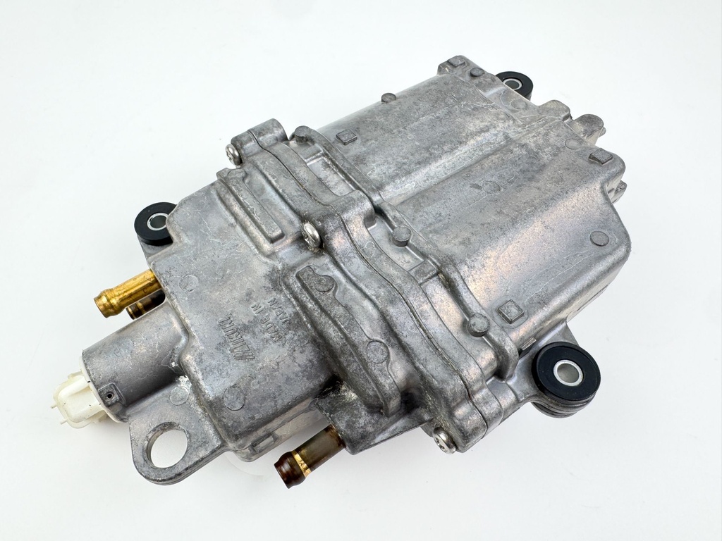 2005 Johnson 140 HP 4 Stroke Outboard Vapor Separator Tank VST 15600-90J01 OEM