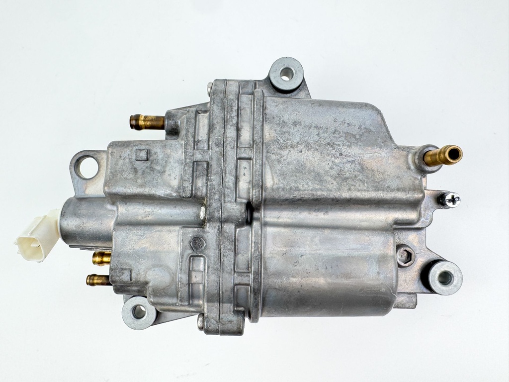 2005 Johnson 140 HP 4 Stroke Outboard Vapor Separator Tank VST 15600-90J01 OEM