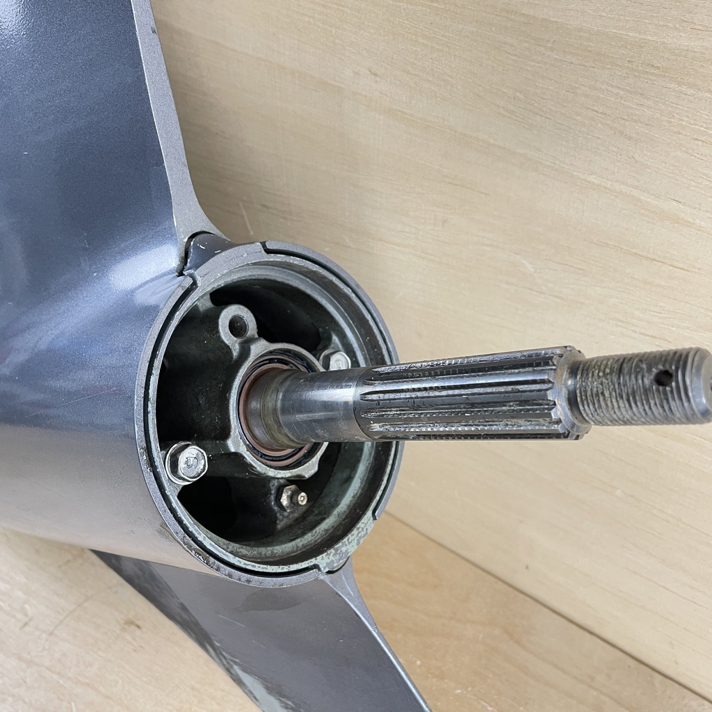 2015 Yamaha 250HP 4 Stroke 25" Lower Unit Gearcase RH 6P2-45300-41-8D