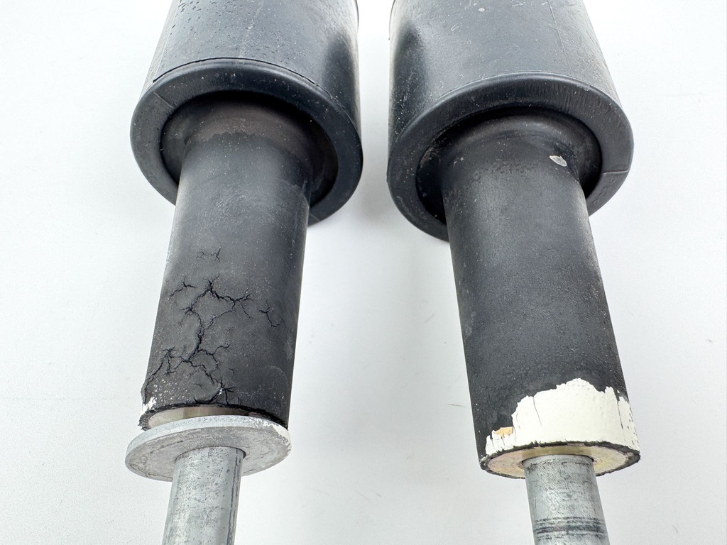 2005 Suzuki 140 HP 4 Stroke Outboard Lower Side Motor Mount Damper 54160-90J20 OEM