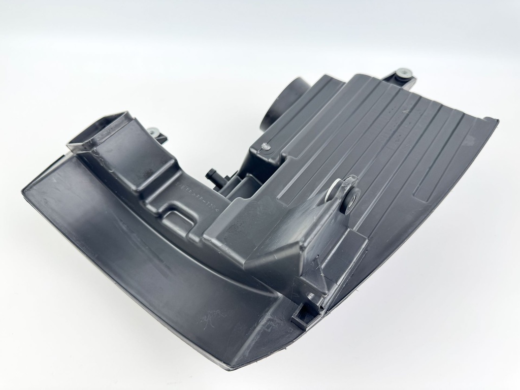 2005 Suzuki 140 HP 4 Stroke Outboard Intake Air Silencer Assembly 13810-90J01 OEM