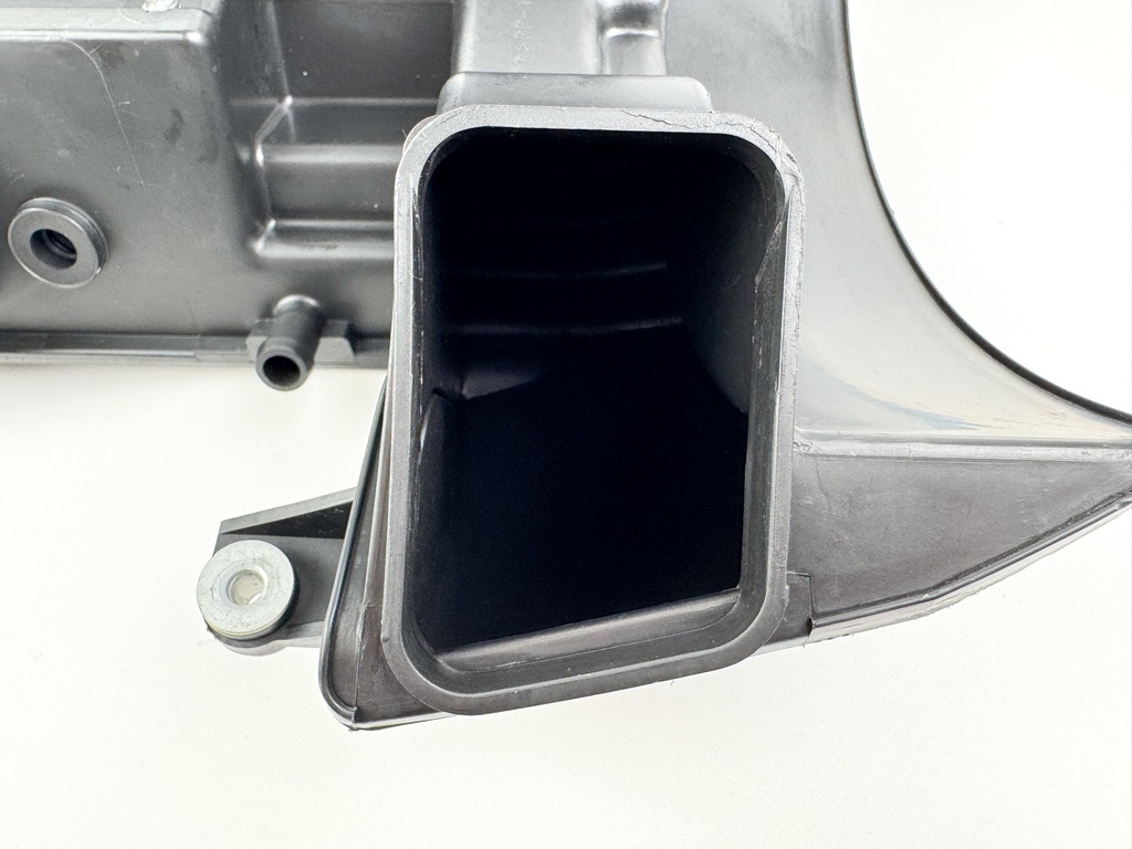 2005 Suzuki 140 HP 4 Stroke Outboard Intake Air Silencer Assembly 13810-90J01 OEM