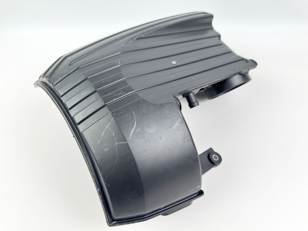 2005 Suzuki 140 HP 4 Stroke Outboard Intake Air Silencer Assembly 13810-90J01 OEM