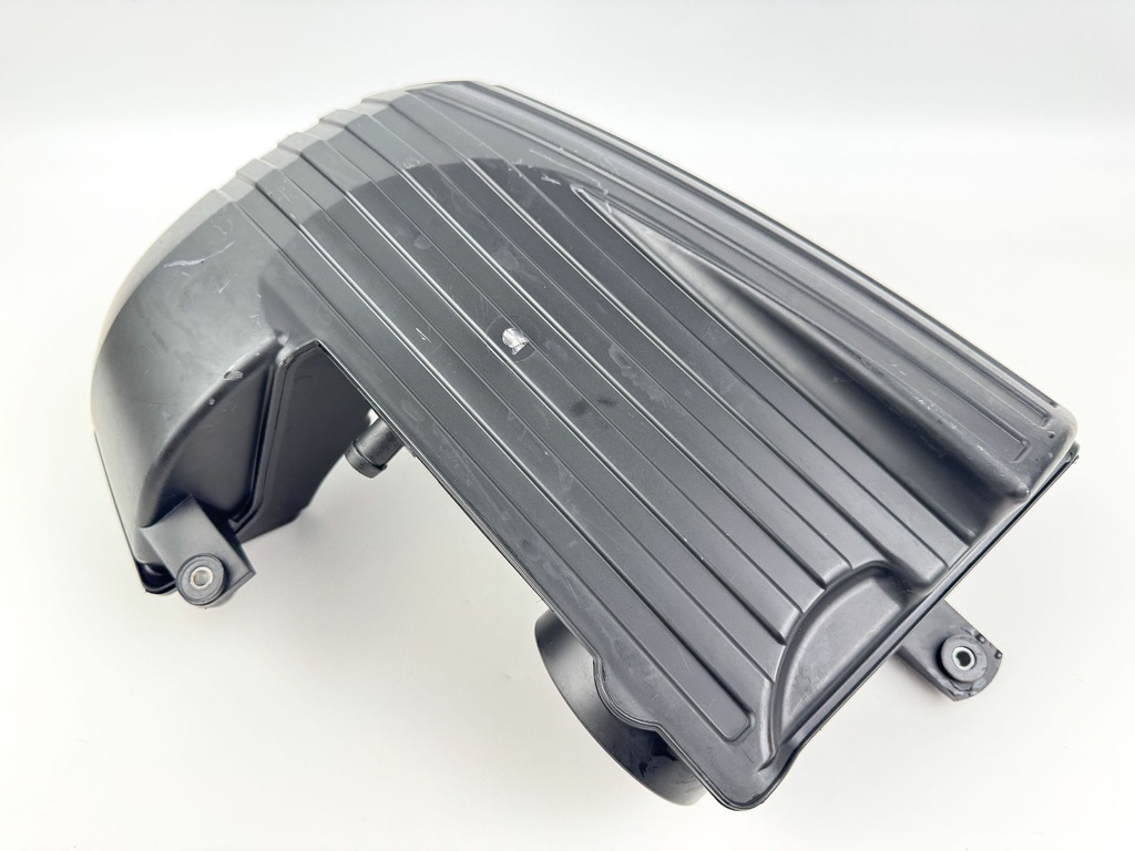 2005 Suzuki 140 HP 4 Stroke Outboard Intake Air Silencer Assembly 13810-90J01 OEM