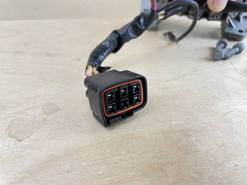 2010 Yamaha 90HP 4 Stroke Stator Coil Pulser Base Assembly 6D8-81460-00-00