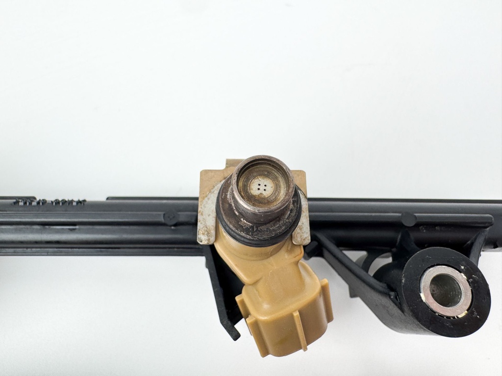 2005 Yamaha 250 HP 4 Stroke Outboard Fuel Injector Set W/ Rail 6P2-13761-00-00 OEM