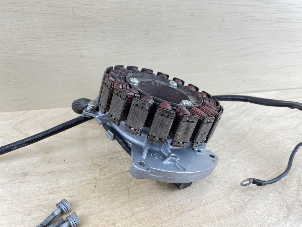 2010 Yamaha 90HP 4 Stroke Stator Coil Pulser Base Assembly 6D8-81460-00-00