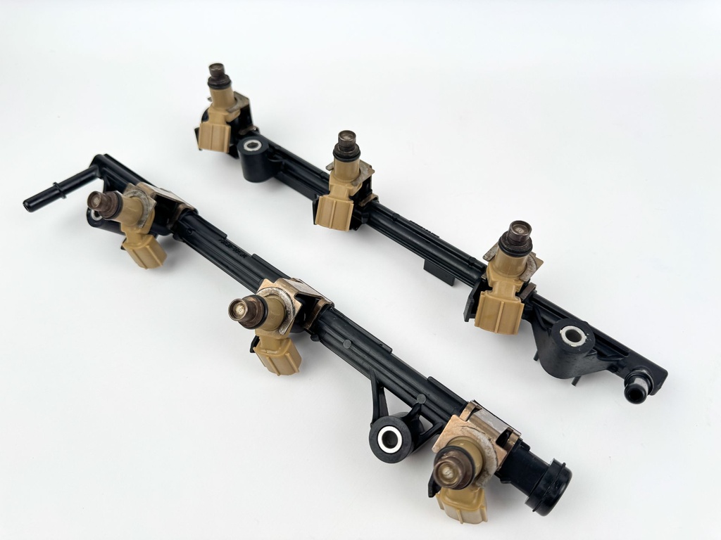 2005 Yamaha 250 HP 4 Stroke Outboard Fuel Injector Set W/ Rail 6P2-13761-00-00 OEM