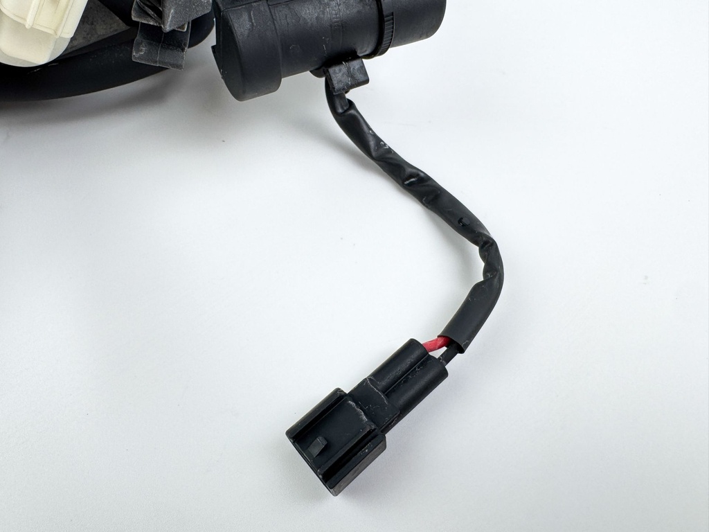 2005 Yamaha 250 HP 4 Stroke Outboard VST Float Chamber Assembly 6P2-14180-00-00 Parts