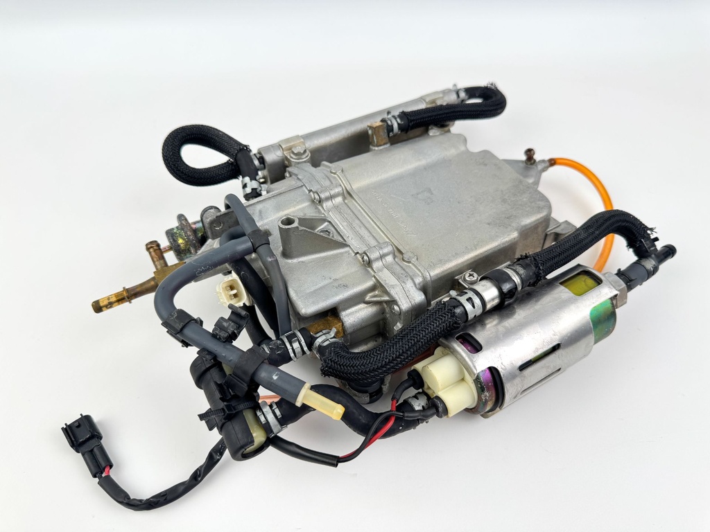 2005 Yamaha 250 HP 4 Stroke Outboard VST Float Chamber Assembly 6P2-14180-00-00 Parts