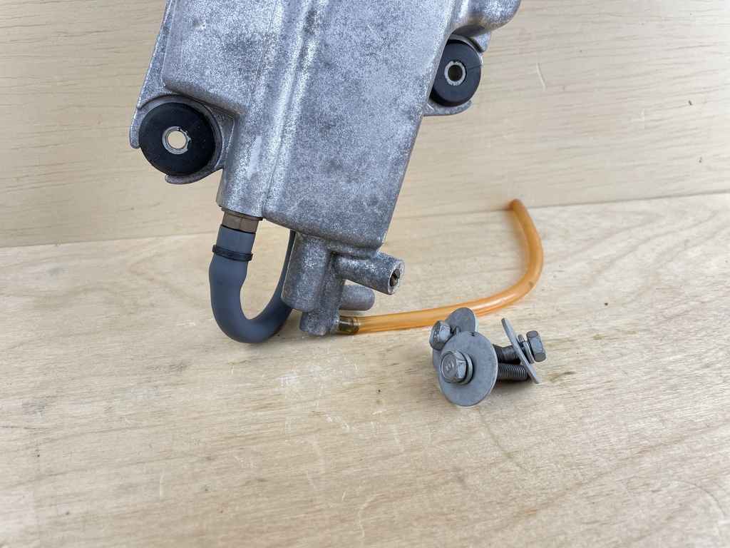 2010 Yamaha 90HP 4 Stroke Float Chamber Assembly VST 6D8-14180-40-00