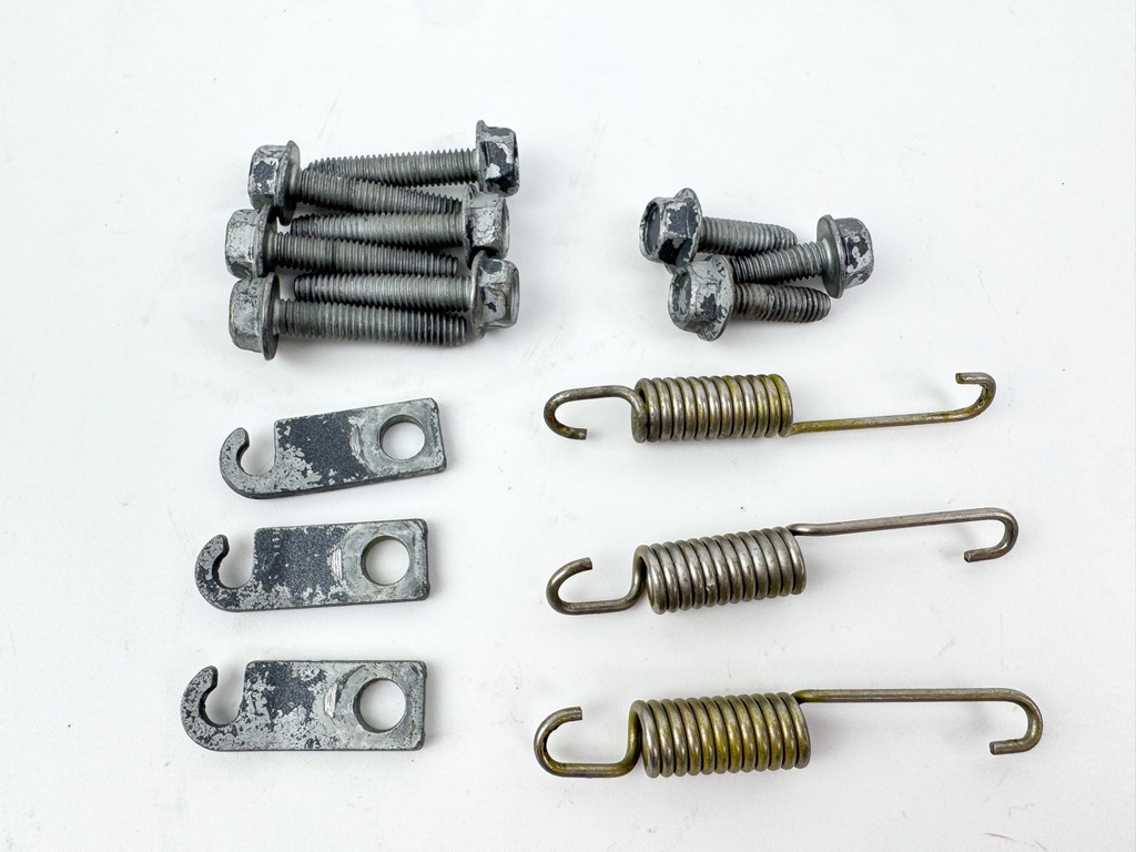 2005 Yamaha 250 HP 4 Stroke Outboard Latch Handle Set 69J-42816-00-8D OEM