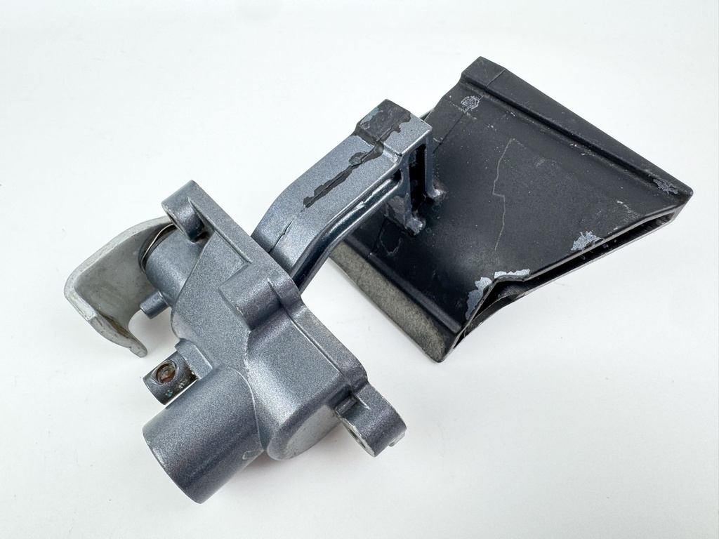 2005 Yamaha 250 HP 4 Stroke Outboard Latch Handle Set 69J-42816-00-8D OEM