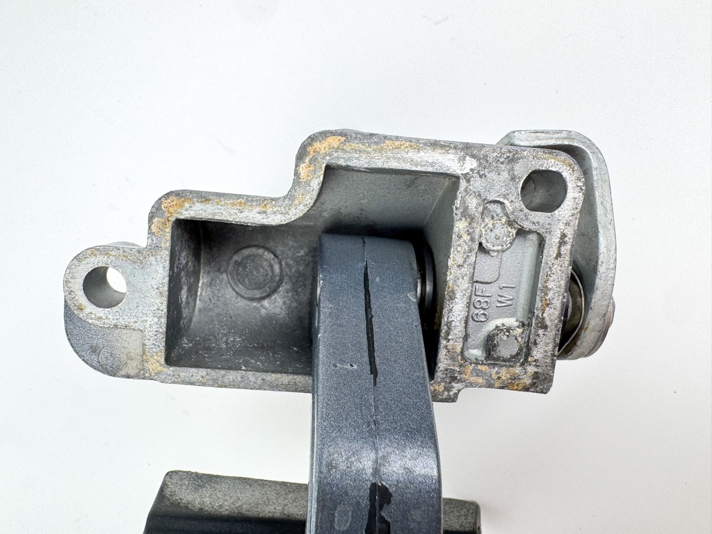 2005 Yamaha 250 HP 4 Stroke Outboard Latch Handle Set 69J-42816-00-8D OEM