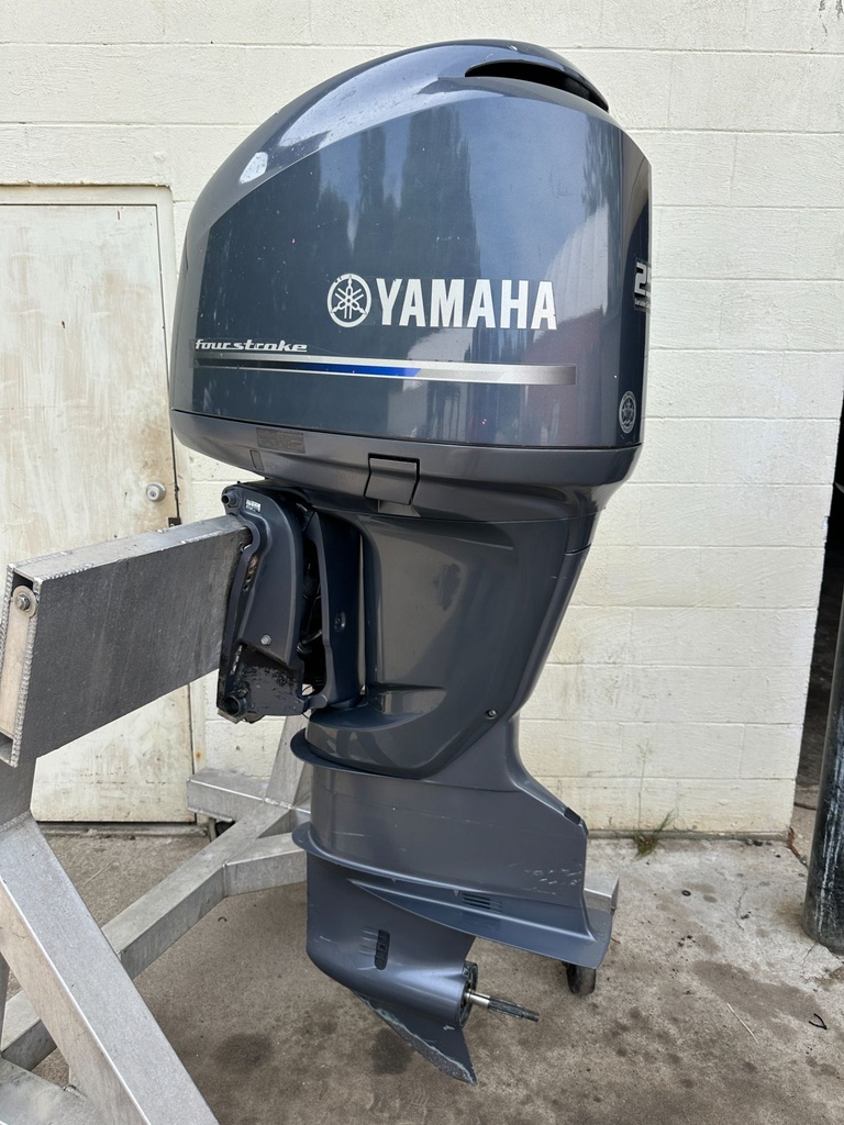 2006 Yamaha 250HP 4 Stroke Outboard Engine XXL 30” Shaft - 92 Hours