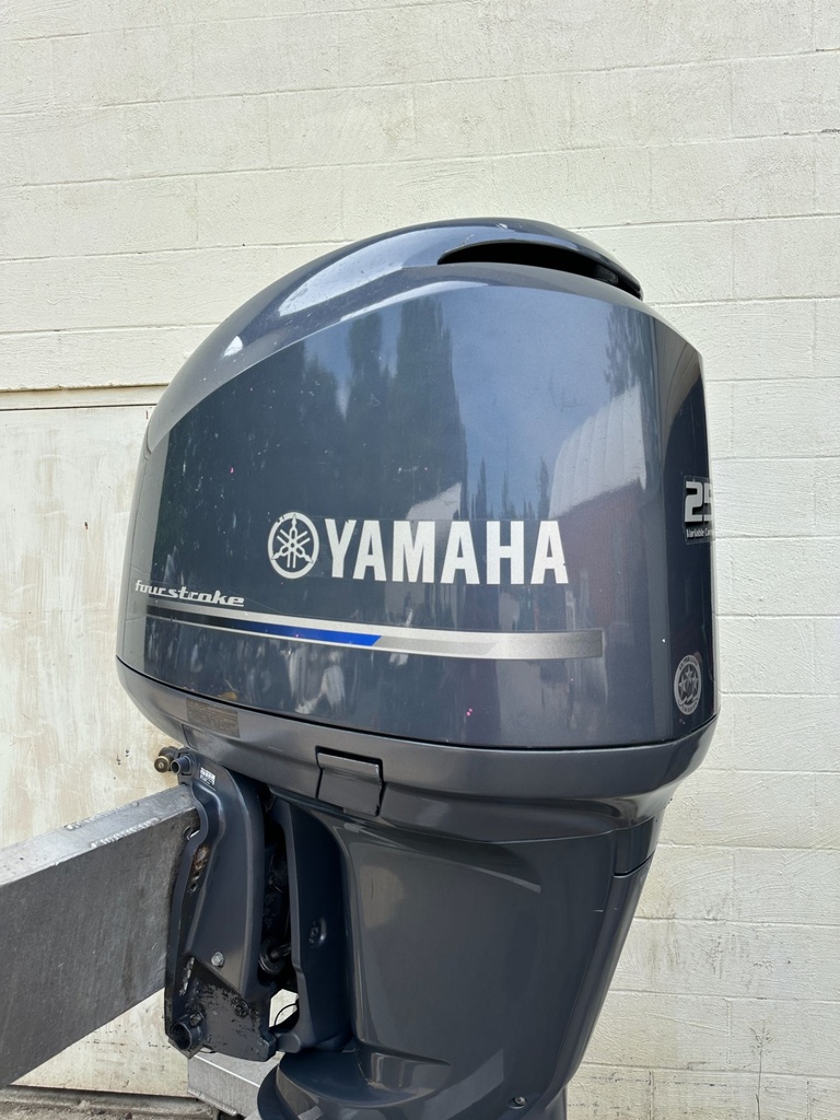 2006 Yamaha 250HP 4 Stroke Outboard Engine XXL 30” Shaft - 92 Hours