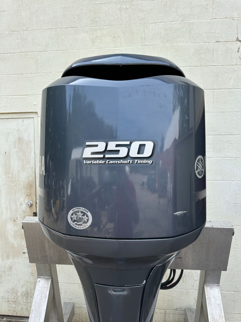 2006 Yamaha 250HP 4 Stroke Outboard Engine XXL 30” Shaft - 92 Hours