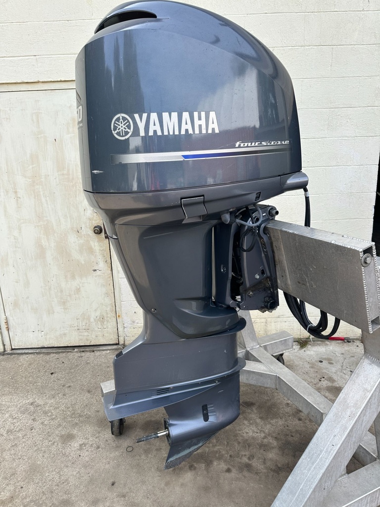 2006 Yamaha 250HP 4 Stroke Outboard Engine XXL 30” Shaft - 92 Hours