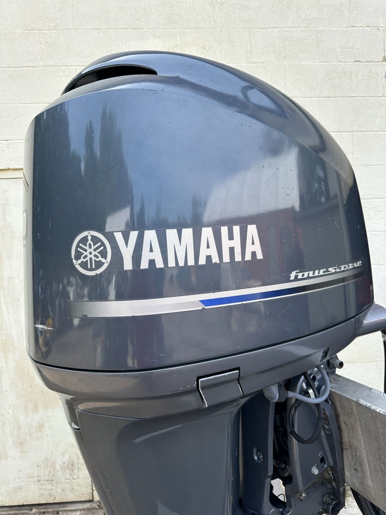 2006 Yamaha 250HP 4 Stroke Outboard Engine XXL 30” Shaft - 92 Hours