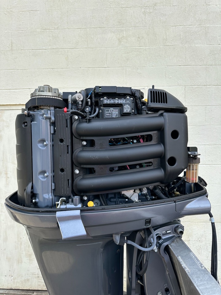 2006 Yamaha 250HP 4 Stroke Outboard Engine XXL 30” Shaft - 92 Hours