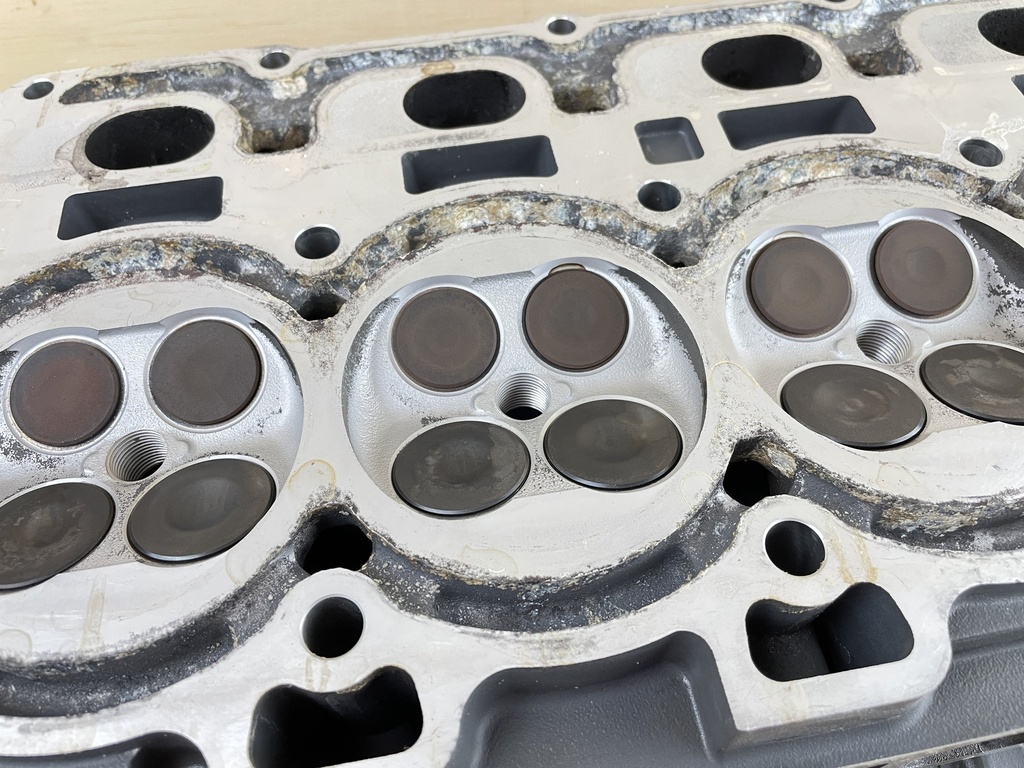 2010 Yamaha 90HP 4 Stroke Outboard Cylinder Head Assembly Complete 6D8-W009A-03-9S