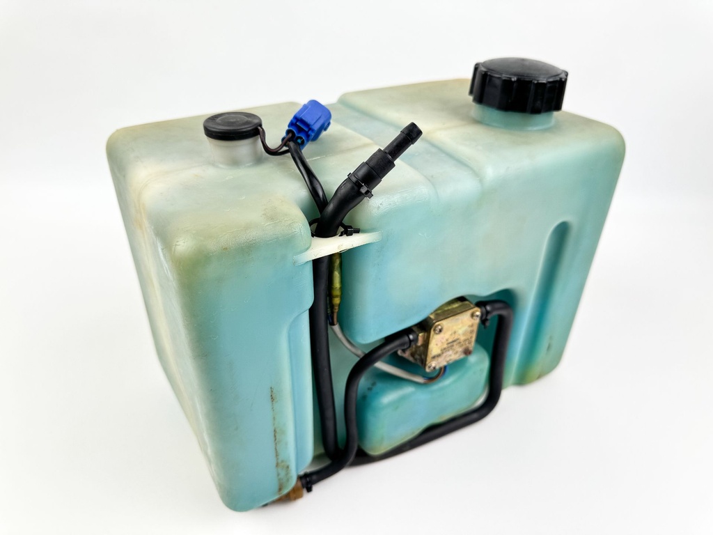 Yamaha Outboard Remote 2 Stroke Oil Tank Assembly With Pump 2.8 Gallons