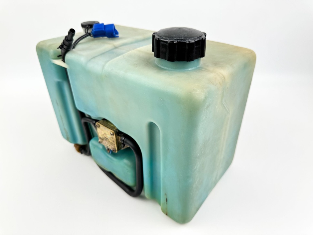 Yamaha Outboard Remote 2 Stroke Oil Tank Assembly With Pump 2.8 Gallons