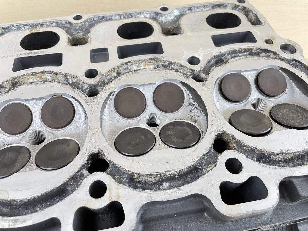 2010 Yamaha 90HP 4 Stroke Outboard Cylinder Head Assembly Complete 6D8-W009A-03-9S