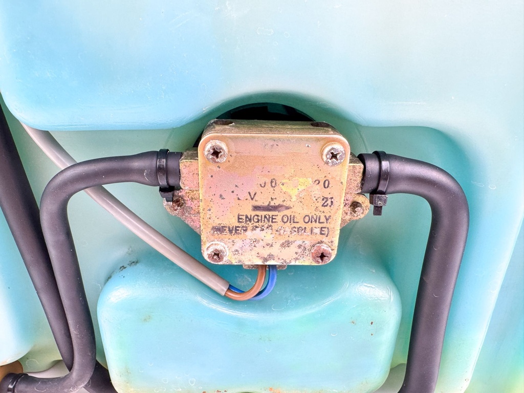 Yamaha Outboard Remote 2 Stroke Oil Tank Assembly With Pump 2.8 Gallons