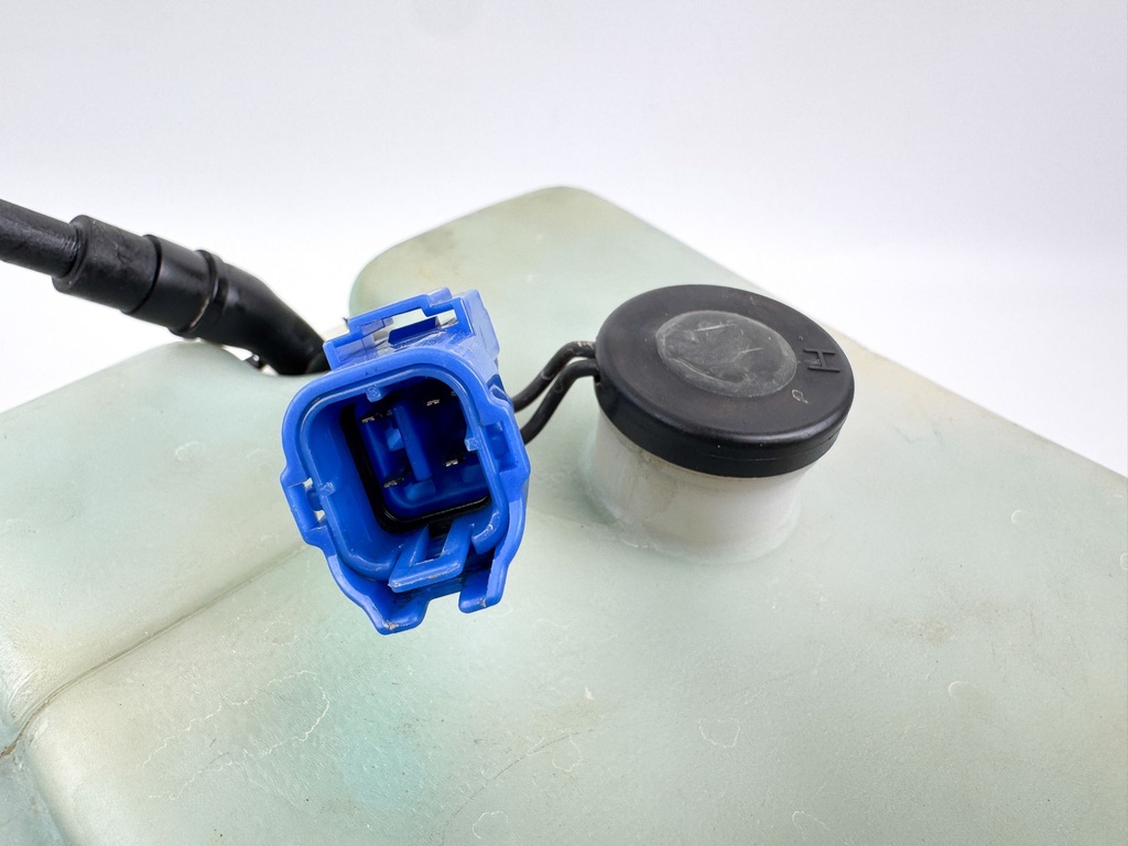 Yamaha Outboard Remote 2 Stroke Oil Tank Assembly With Pump 2.8 Gallons