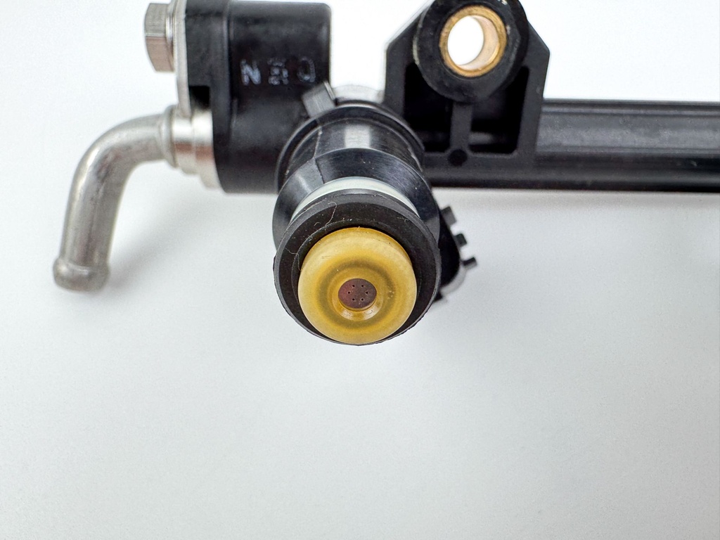 2013 Mercury 25 HP 4 Stroke Outboard Fuel Injector Set W/ Rail 898101T75 OEM