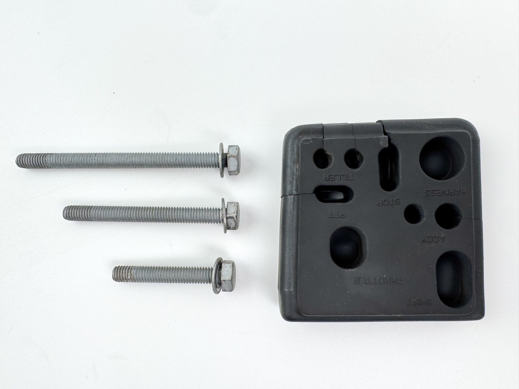 2013 Mercury 25 HP 4 Stroke Outboard Cable Cover Plate 896114 OEM