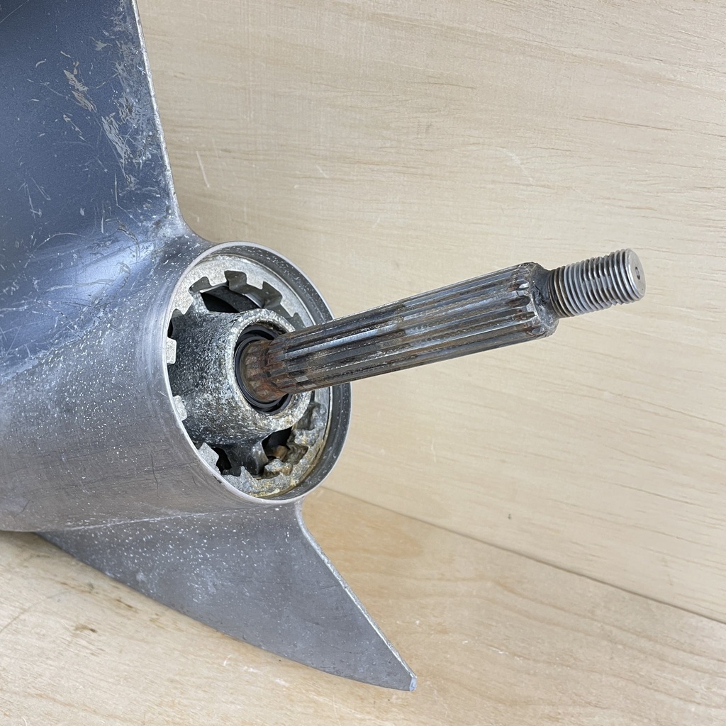 2010 Yamaha 90HP 4 Stroke 20" Lower Unit Gear Case RH 6D9-45300-15-8D