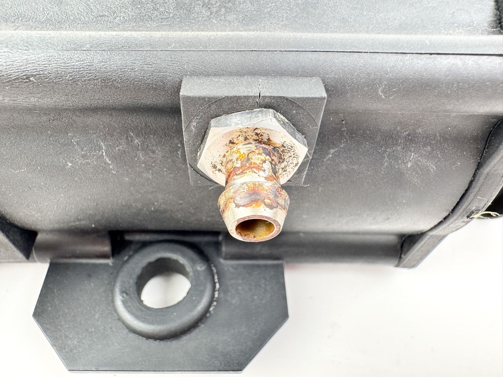 2008 Evinrude 115HP 2 Stroke Etec Outboard Vapor Separator Tank VST 5006084 OEM