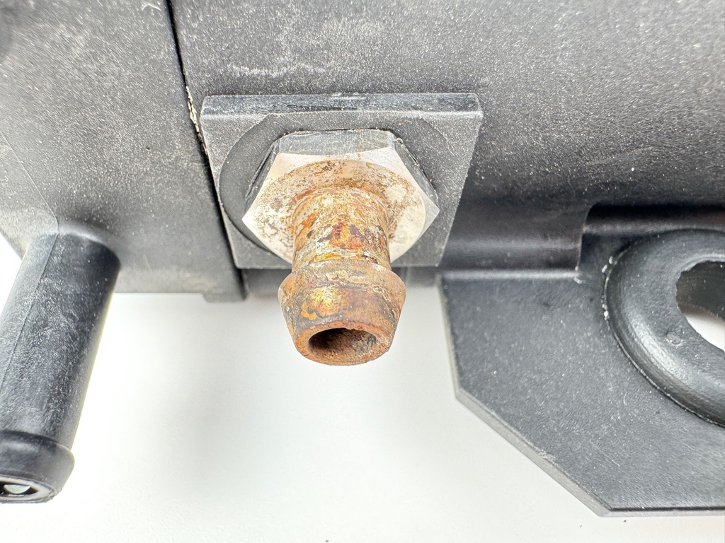 2008 Evinrude 115HP 2 Stroke Etec Outboard Vapor Separator Tank VST 5006084 OEM