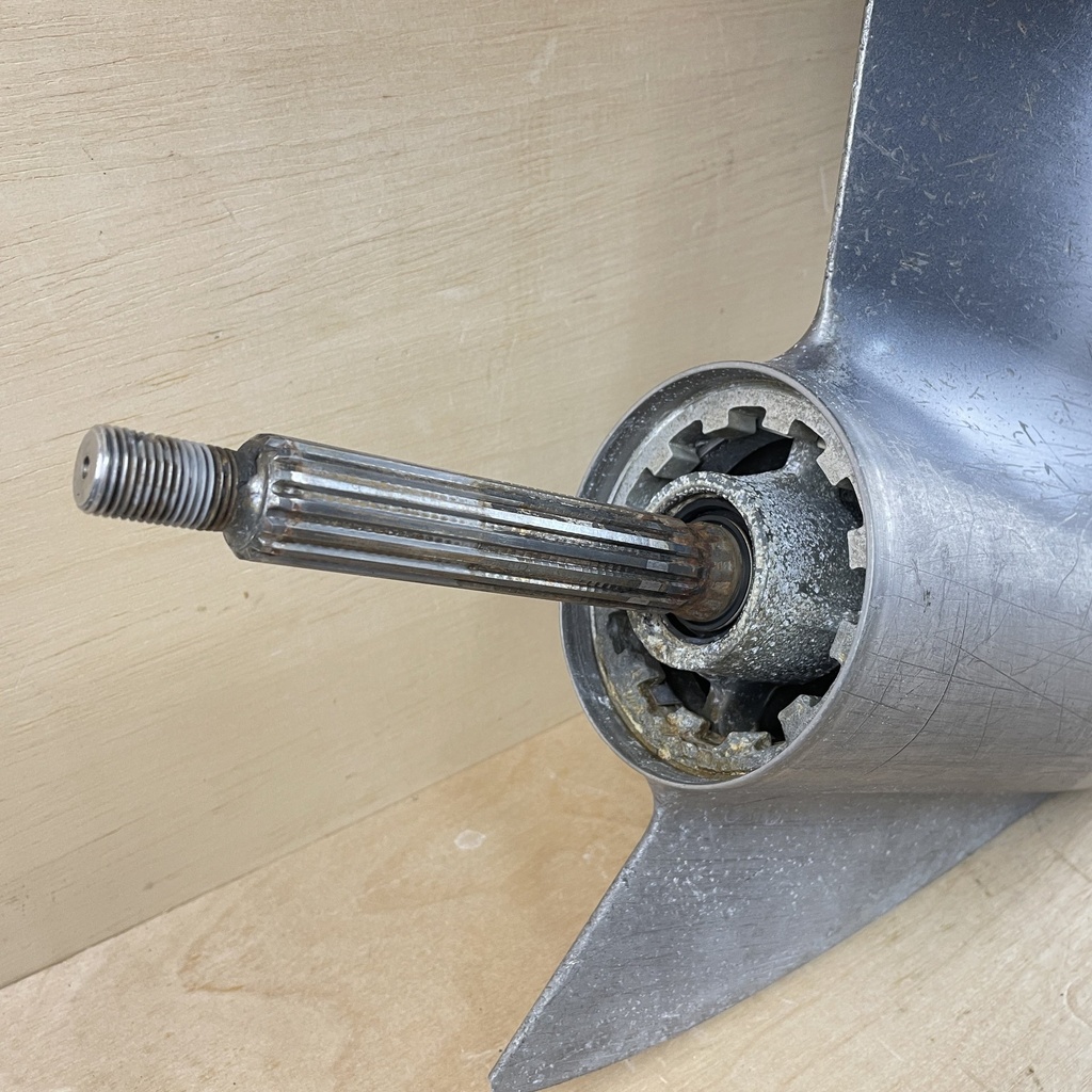 2010 Yamaha 90HP 4 Stroke 20" Lower Unit Gear Case RH 6D9-45300-15-8D