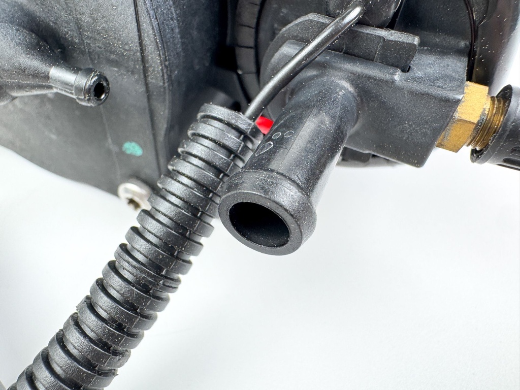 2008 Evinrude 115HP 2 Stroke Etec Outboard Vapor Separator Tank VST 5006084 OEM