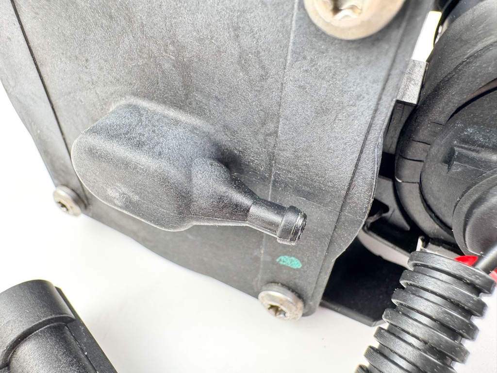 2008 Evinrude 115HP 2 Stroke Etec Outboard Vapor Separator Tank VST 5006084 OEM