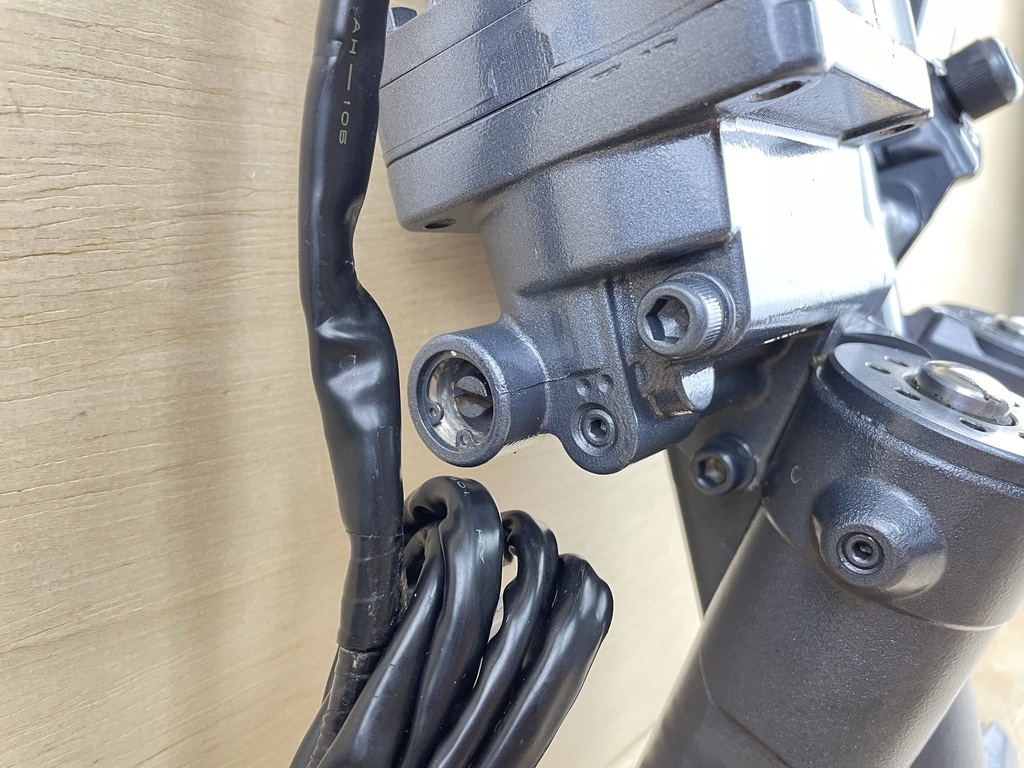 2009 Yamaha 150HP 4 Stroke Power Trim & Tilt Unit Assembly 63P-43800-03-00 Like New