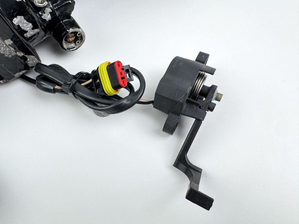 2008 Evinrude 115HP 2 Stroke Etec Outboard Power Trim Tilt Unit 5005114 OEM